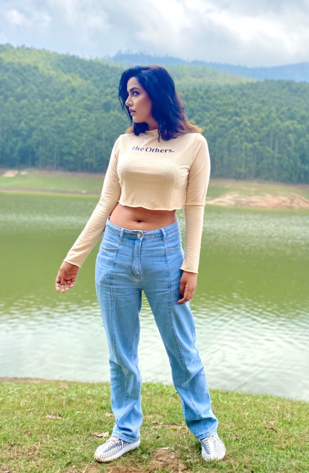 Actress Raiza Wilson Navel Hot