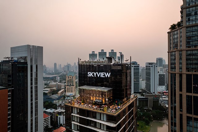Skyview Hotel Bangkok, a hotel with a rooftop bar with a magnificent view