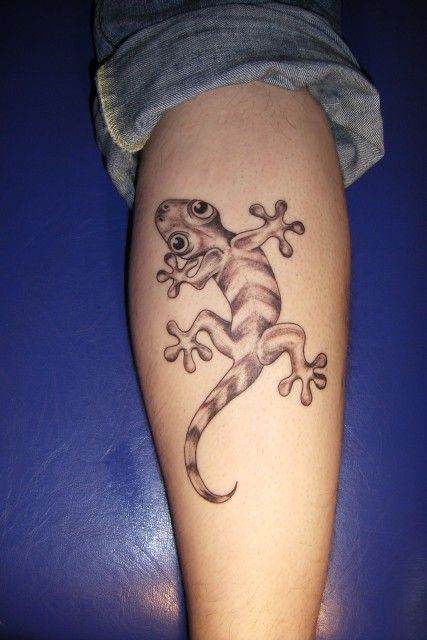Lizard-Gecko-with-Black-Stripes-Leg-Tattoo