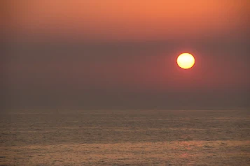 Sunset across the ocean
