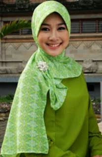 Model jilbab untuk wajah bulat