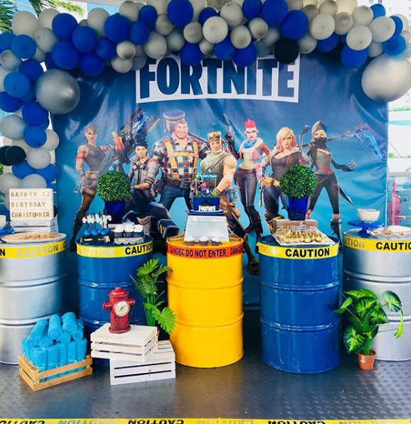 15 Ideas Para Una Fiesta Fortnite - si quieres celebrar en casa coloca unos cuadros figuras impresas y banderines te animas