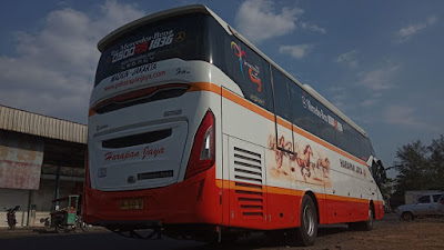 Foto Bus Harapan Jaya H583 Back