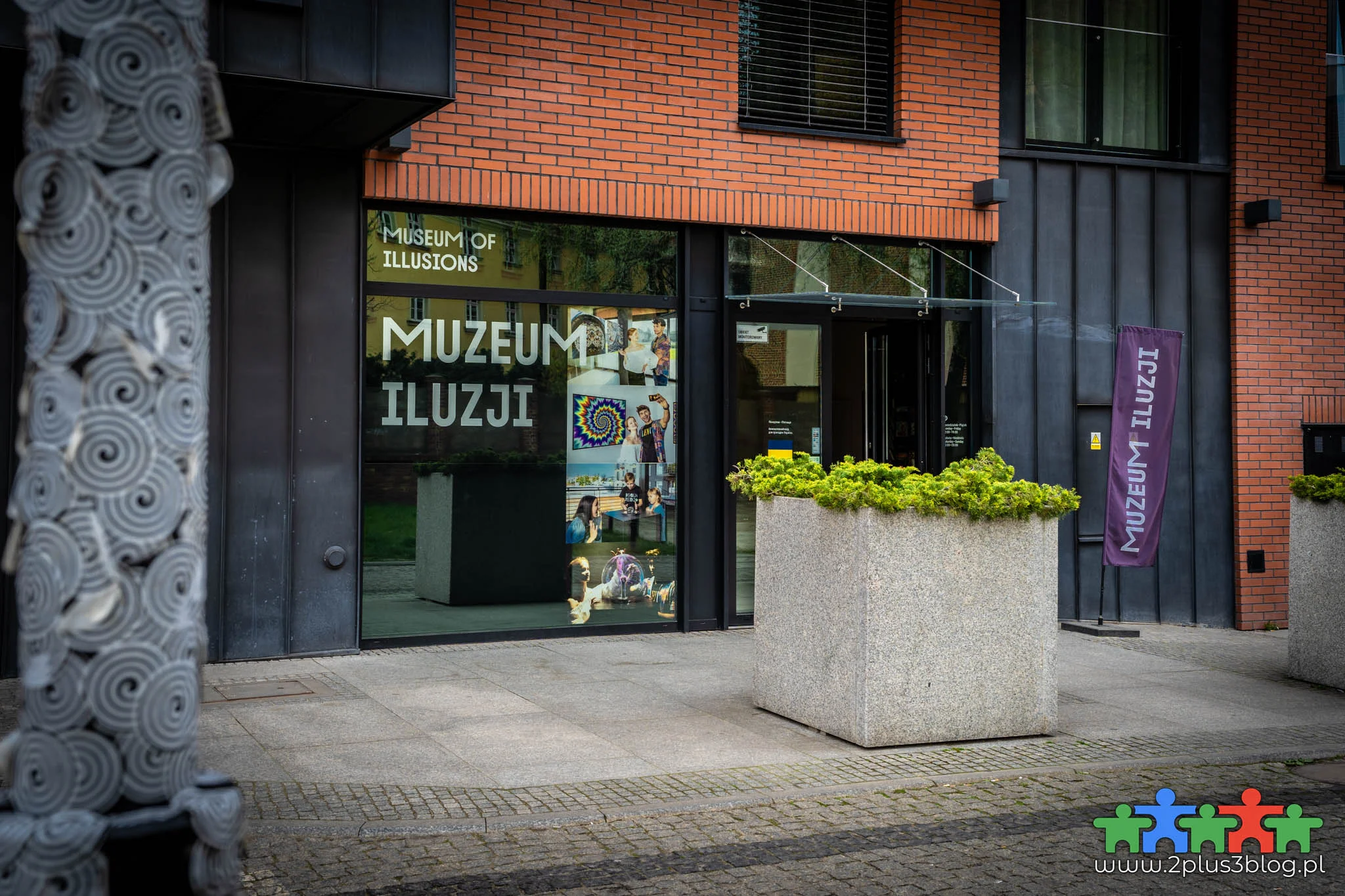 Muzeum Iluzji we Wrocławiu oferuje naprawdę wciągającą i różnorodną wystawę, która z pewnością nieraz Was zaskoczy, niezależnie od wieku!
