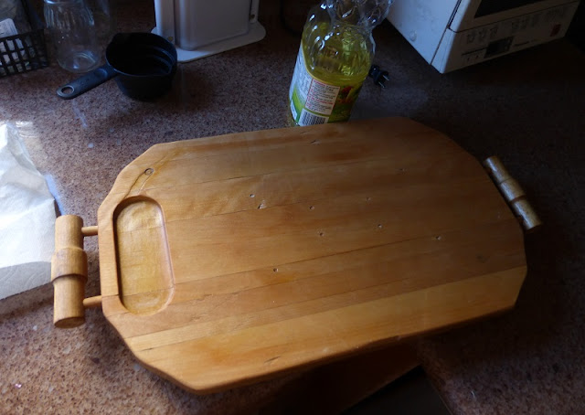 conditioning cutting board with canola oil