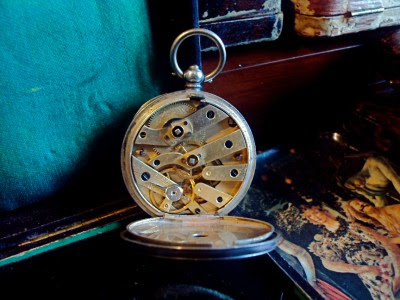 AMAZING ANTIQUE SOLID SILVER POCKET WATCH WORKING. BEAUTIFUL PIECE