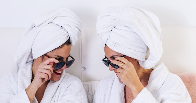 this is a picture of two ladies enjoying spa day as one of the best Valentines day gifts for your boyfriend