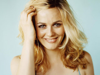 Free wallpapers without watermarks of Alicia Silverstone at Fullwalls.blogspot.com