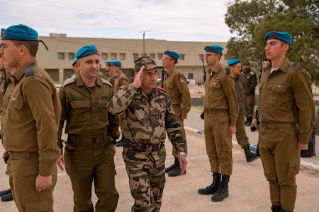 بالصور :  القائد الأعلى لسلاح المدفعية المغربي محمد بنوالي يجري زيارة إلى إسرائيل منذ أيام.