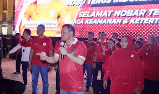  *Irjen Pol Ahmad Luthfi Kapolda Jateng di geruduk Ribuan warga Semarang  ikut NOBAR di Polda; kata Kapolda ini wujud cinta Masyarakat kepada Polri* 
