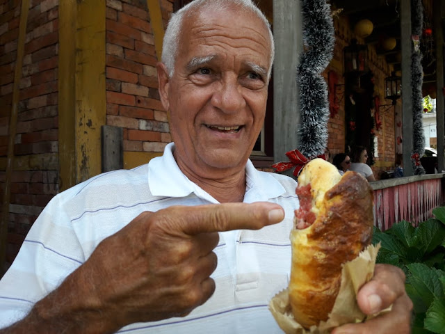 Pão com linguiça da Casa do Colono