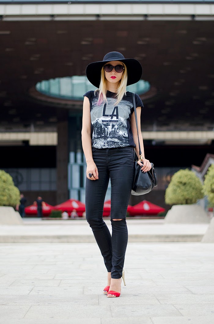 H&M hat LA t-shirt ripped black jeans