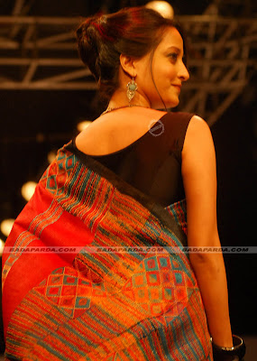 Riya and Raima Sen Kolkata Fashion Week 2009  Ramp walk Pictures