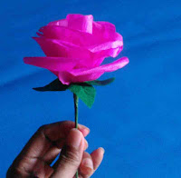 3 Langkah  Mudah Membuat  Bunga Mawar dari  Kertas Krep