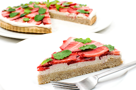 Vegan strawberry kokos cake side