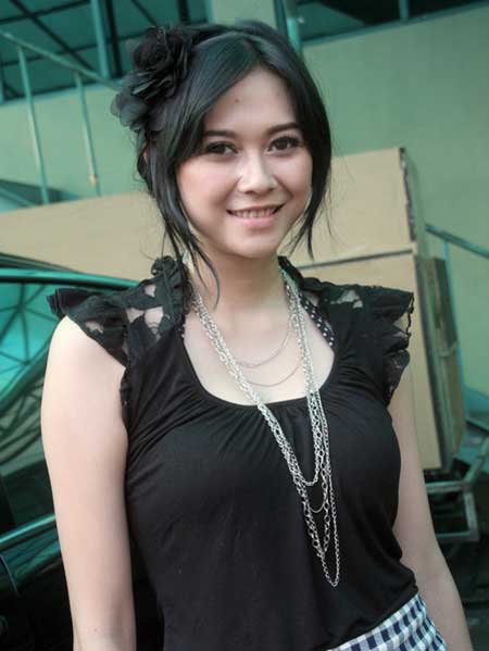 aura kasih pic photo