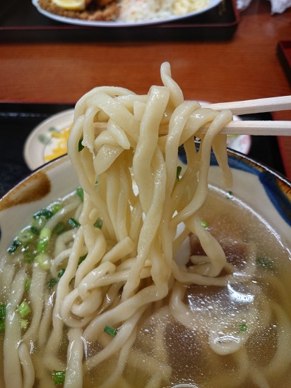 沖縄そばの麺の写真