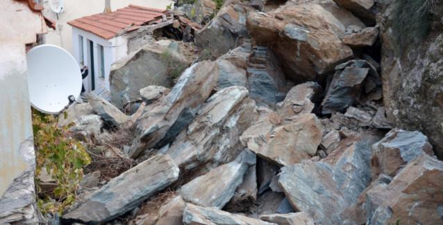 Ξεσπιτώθηκαν οικογένειες στο Πλωμάρι - Στα ξενοδοχεία 37 κάτοικοι 