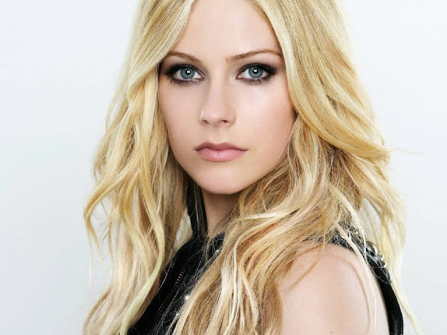  Avril Lavigne Biography and Photos