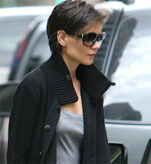 katie holmes pixie hairstyle1 Katie Holmes long and loose hairstyles