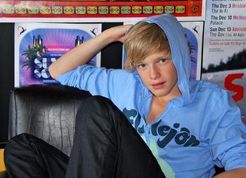 Cody Simpson Hairstyle and Fashion for Young Man