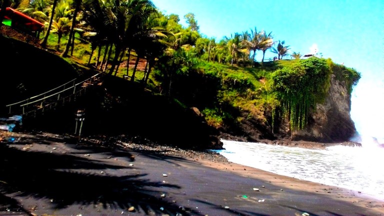 Keindahan Pantai Watu Bale Di Kebumen Jawa Tengah Zone