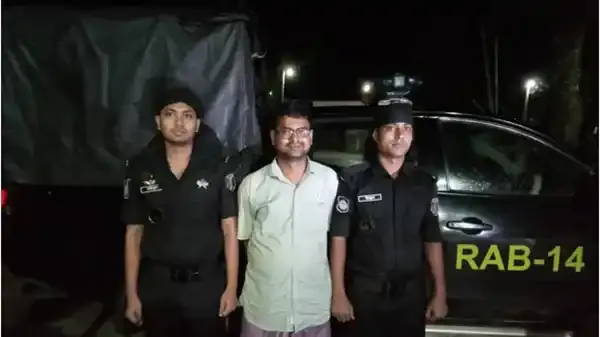 জামালপুর র‌্যাবের অভিযানে কারাগার থেকে পলাতক ২ আসামী গ্রেপ্তার
