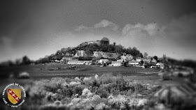 MOUSSON (54) - Le château et le village fortifié