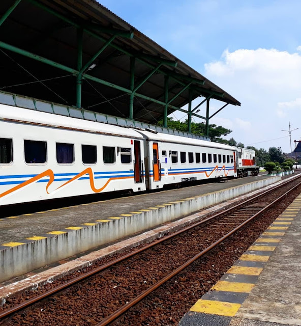 Kereta Api Lokal