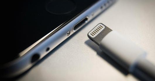 2 Cara Gampang Membedakan  Charger iPhone  Asli  dan  Palsu 