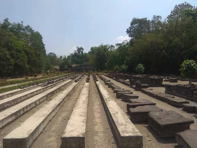 Foto Area Candi Surowono