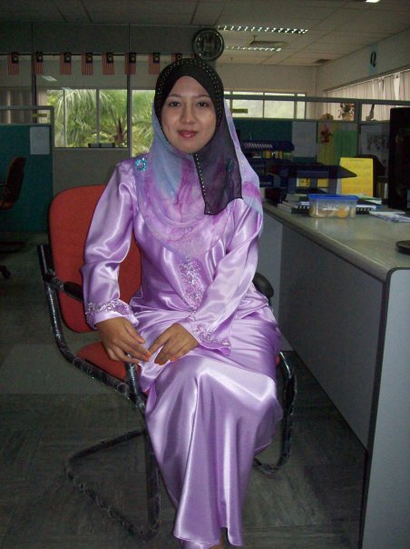 Malaysian Baju Kurung 372 by Addi Malaysian Baju Kurung 