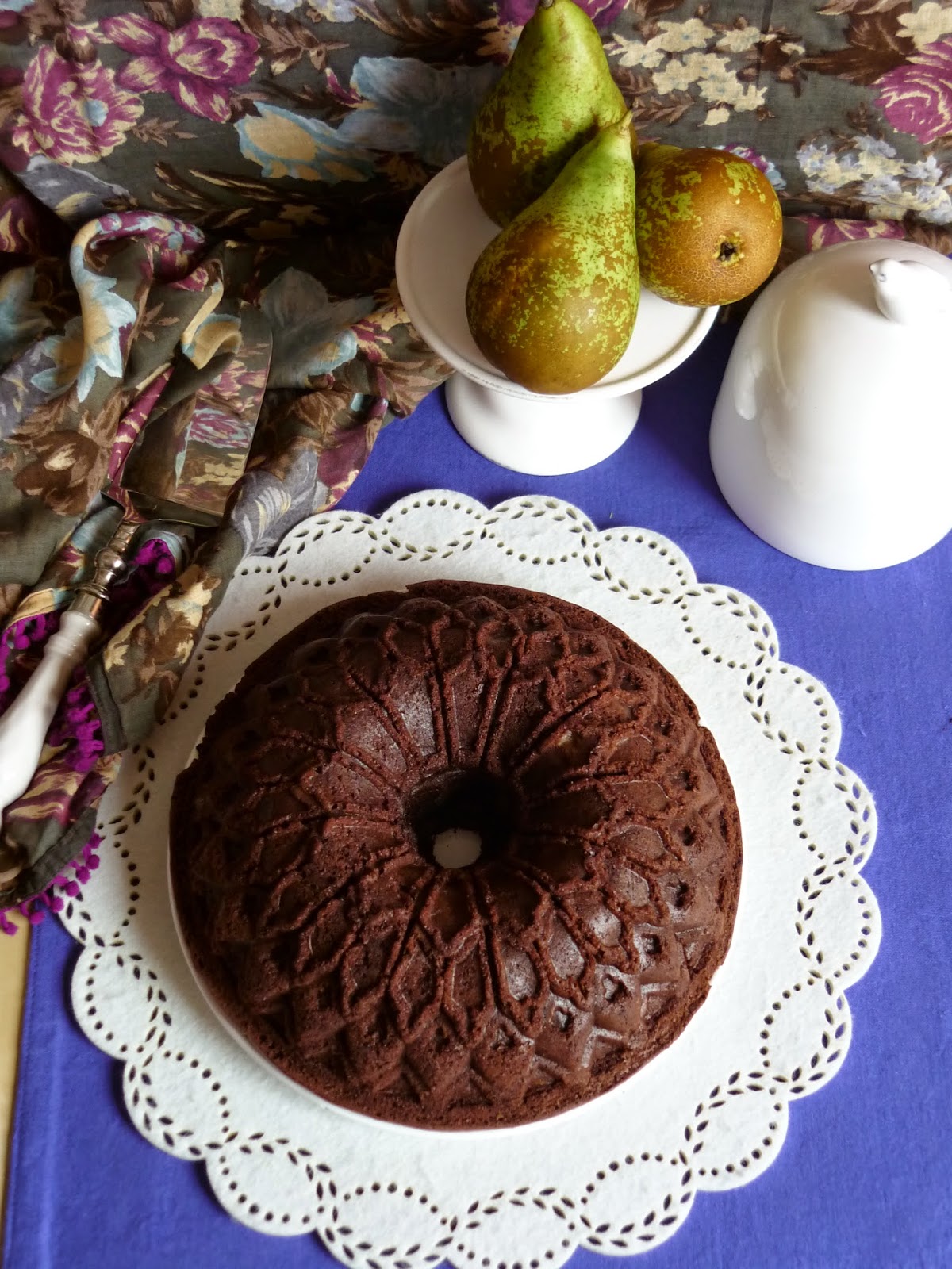 https://alf-lachefa.blogspot.com.es/2014/10/bundt-cake-de-chocolate-peras-y.html