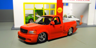 Hot Wheels 100%  Slammed  Set Ford F-150 SVT Lightning