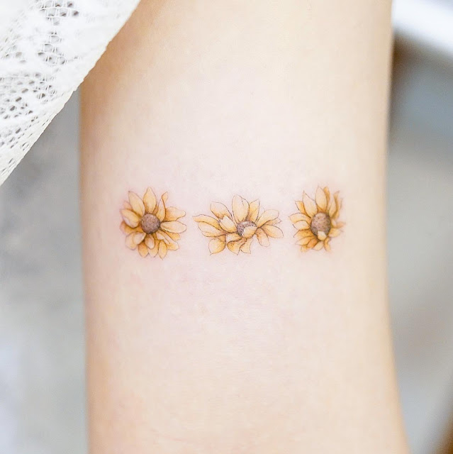 Tatuagens femininas de flores 