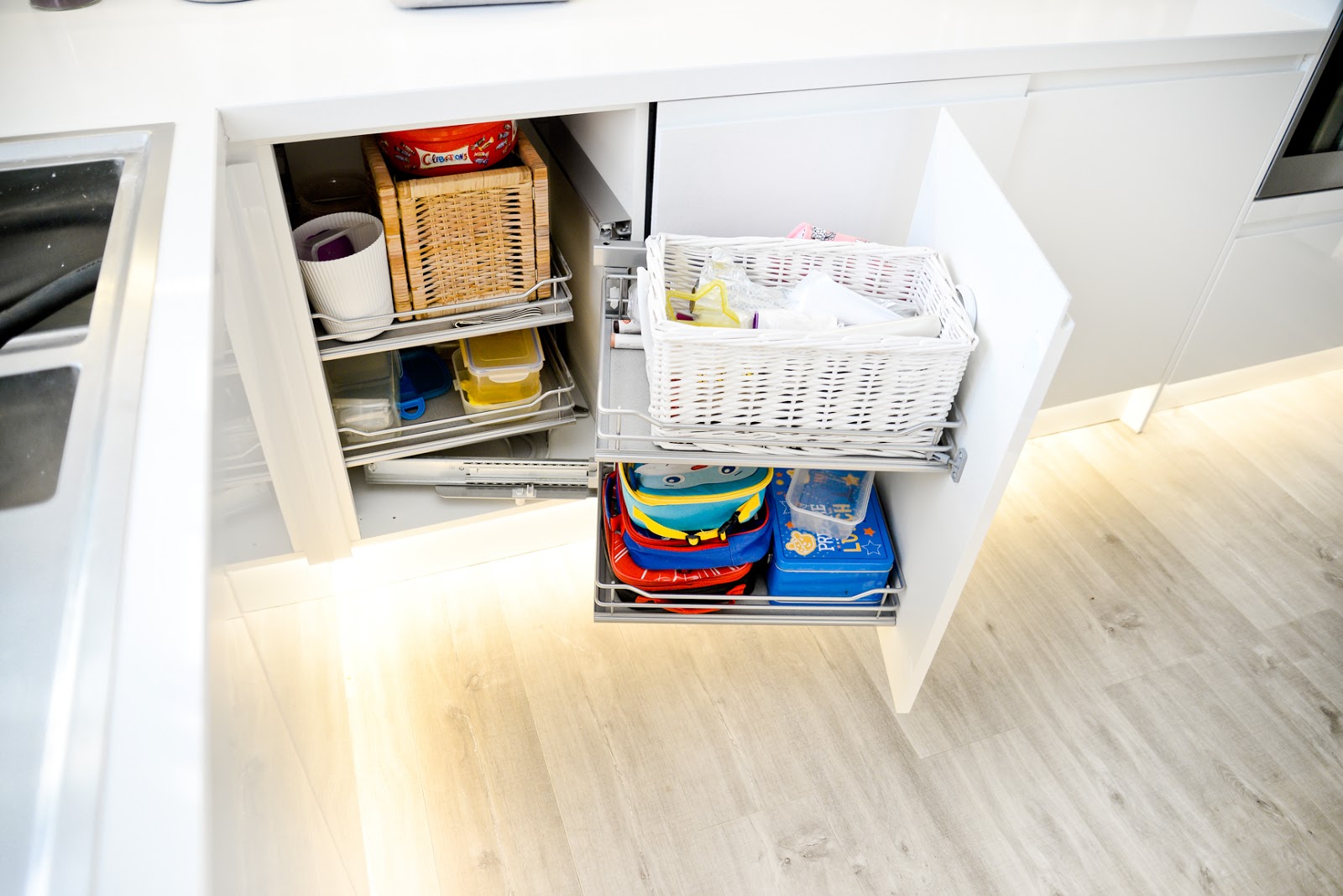 Kitchen Storage & Organisation, white modern kitchen, howdens clerkenwell gloss kitchen, white gloss kitchen, 