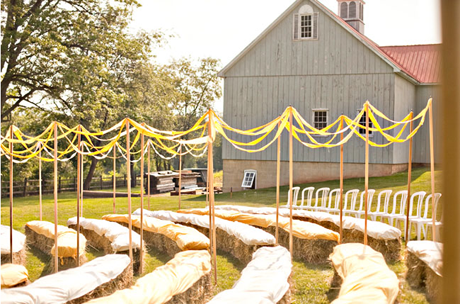 Simple Outdoor Decor I 39m totally feeling this backdoor wedding