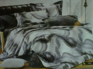 Sprei Motif Gelombang Hitam Putih