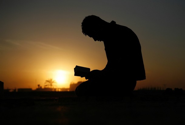 Gambar Orang Berdoa | Gambar Terbaru - Terbingkai