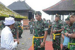 Peringati HUT ke-62, Kodam Udayana, Benny Susianto Hadiri Tirtayatra di Pura Lempuyang Abang