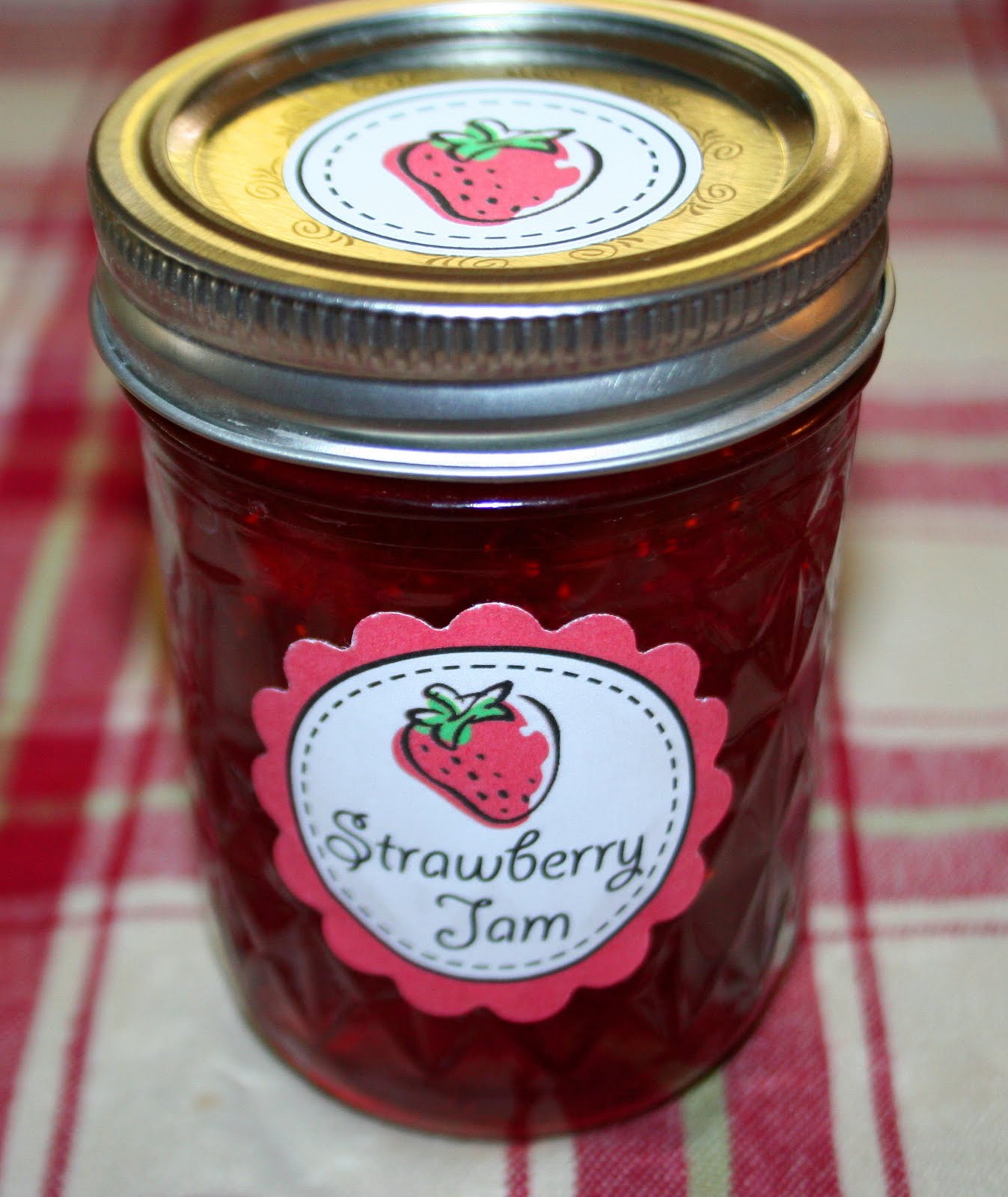 craft sew create strawberry jam and free printable labels