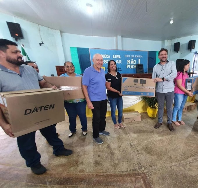 Confúcio Moura entrega mais equipamentos do Projeto de Informatização Escolar a 22 municípios de Rondônia