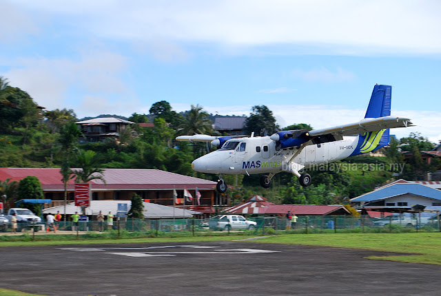 Twin Otter Plane Bakelalan