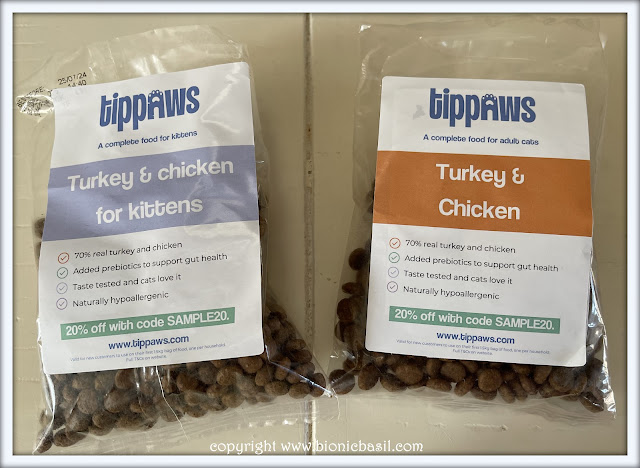 What's In The Box ©BionicBasil® Tippaws Dry Cat Food - sample bags
