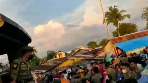 Lima Personil Satpol PP Padang Menjadi Korban Lemparan Batu Oleh PKL Pantai Padang, Ini Kata Mursalim