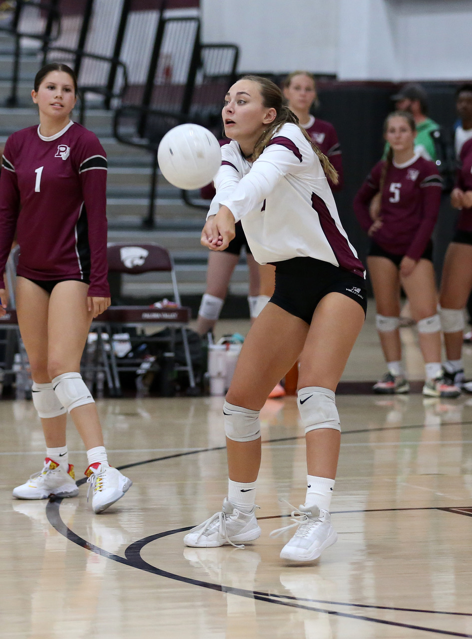 Paloma Valley girls volleyball team sweeps Heritage Menifee 24/7