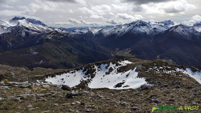 Descendiendo de Peña Saleras a la Horcada de Cogorniz