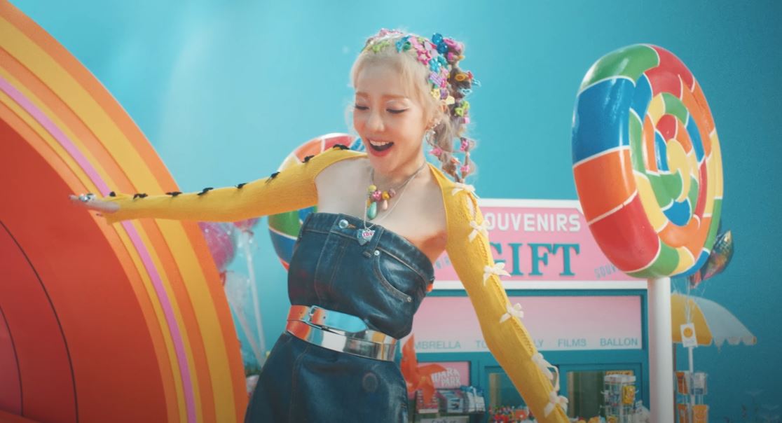 Disfruta del cautivador MV de Dara para su primer sencillo en solitario, 'Festival'