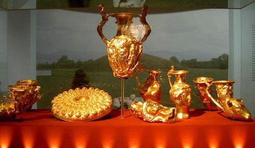 Bulgaria's Panagyurishte treasure on display in the city of Bourgas