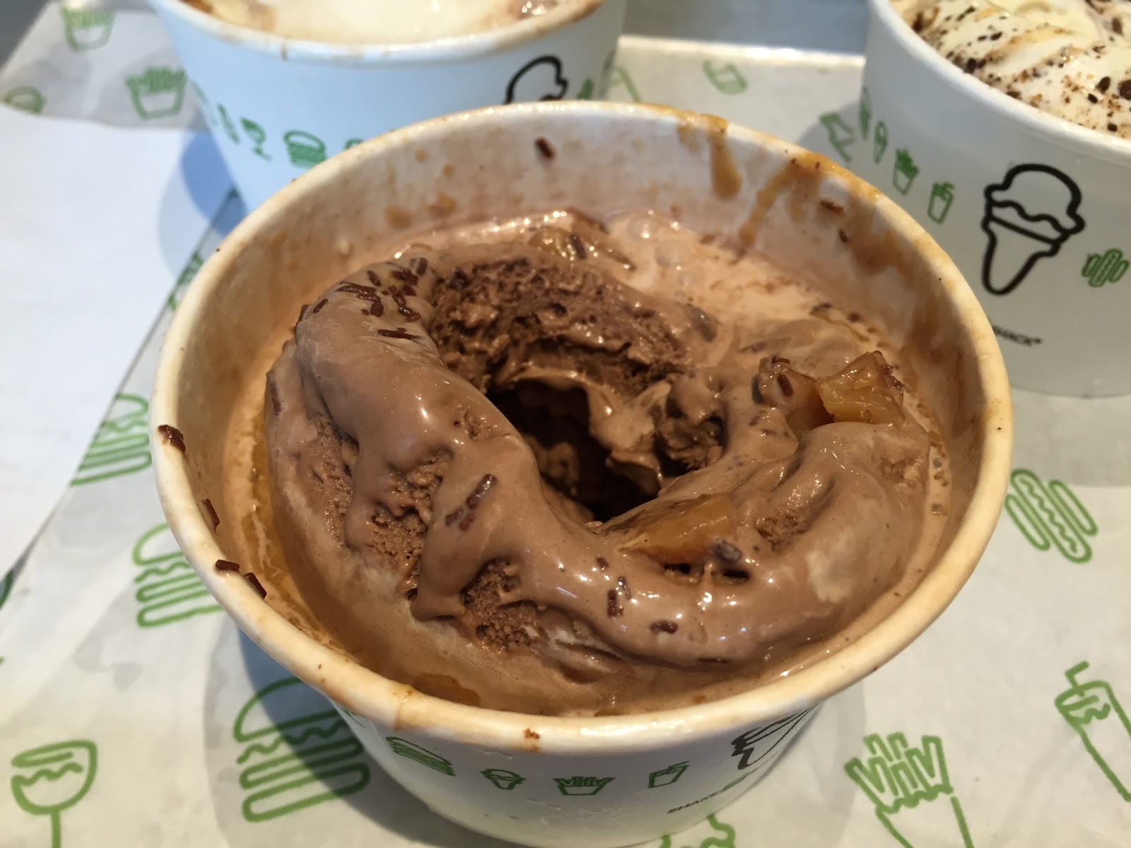 I M Made Of Sugar Chihiro S Food Blog Chocolate Peanut Butter Crunchcrete From Shake Shack シェイクシャックのチョコレート ピーナッツバター クランチクリート